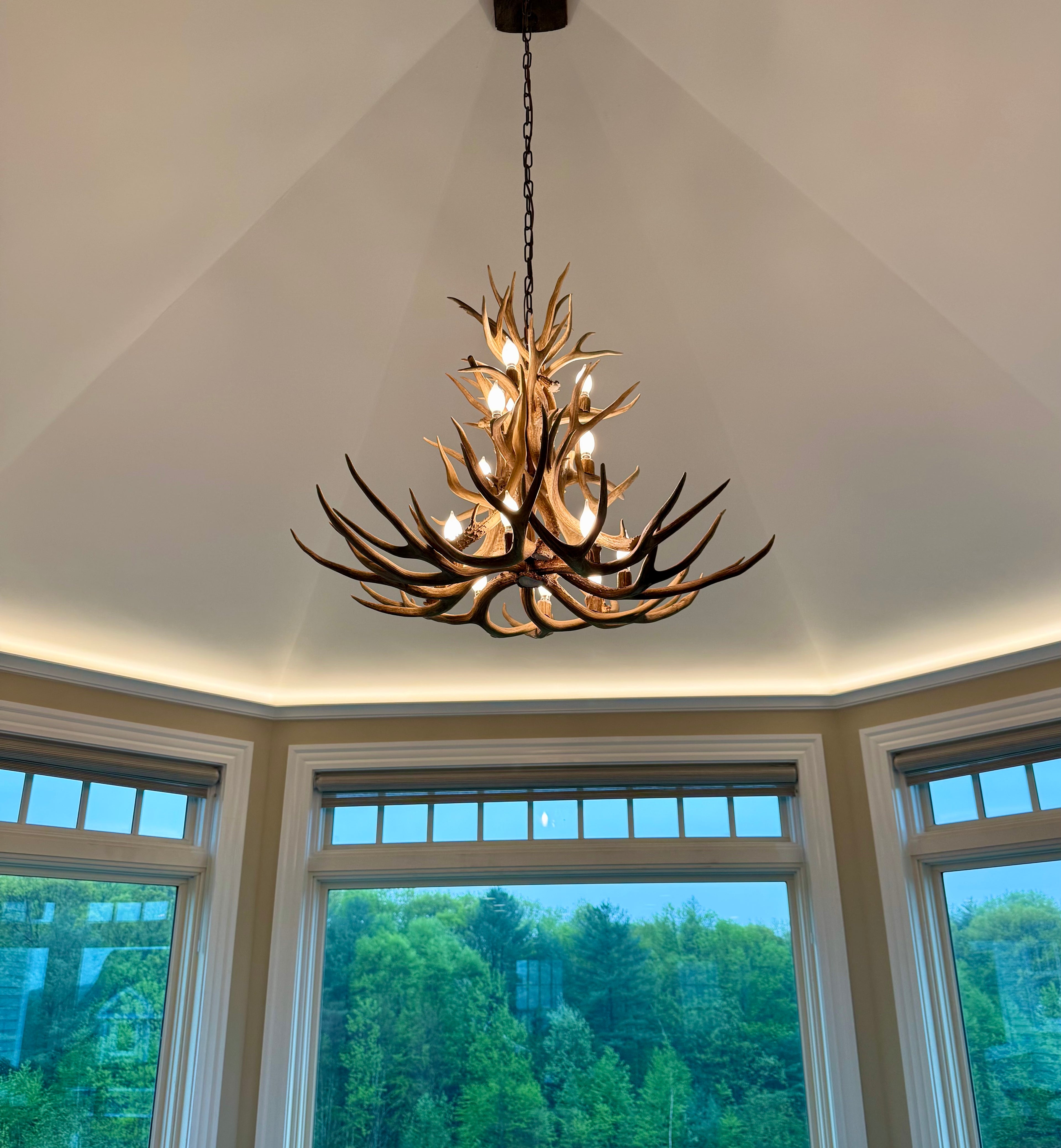 The Montana Real Deer Antler Chandelier  13 Lights